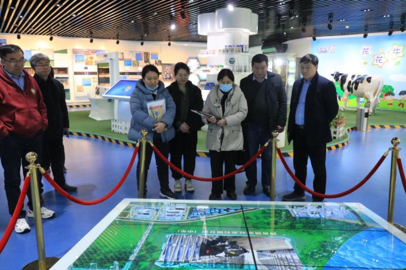 完美体育在线(中国)唯一官方网站丨农业农村部食物与营养发展研究所调研组徐伟平一行莅临完美体育在线(中国)唯一官方网站乳业集团考察调研