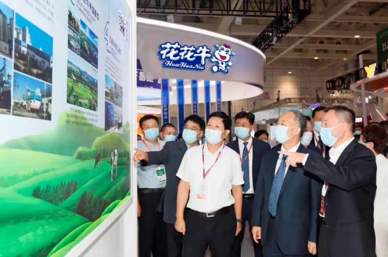 第十三届奶业大会暨D20峰会在泉城济南召开 | 完美体育在线(中国)唯一官方网站乳业荣膺“优 秀乳品加工企业”