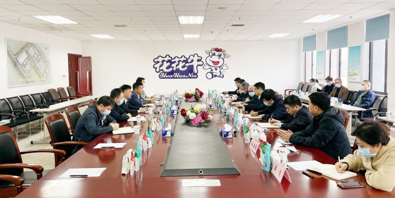 河南省委常委、副省长费东斌莅临 完美体育在线(中国)唯一官方网站乳业集团调研