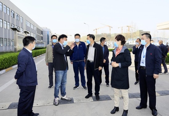 郑州市人大副主任孙黎、市政府副市长李喜安一行 莅临完美体育在线(中国)唯一官方网站开展“三送一强”活动