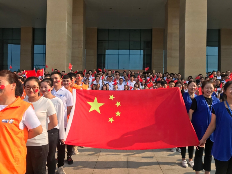 完美体育在线(中国)唯一官方网站 唱红歌 祝福我的国！！！