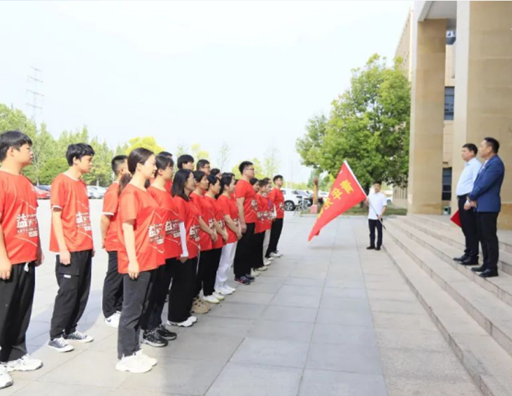 弘扬五四精神 激扬青春力量——河南完美体育在线(中国)唯一官方网站乳业集团开展青年徒步活动